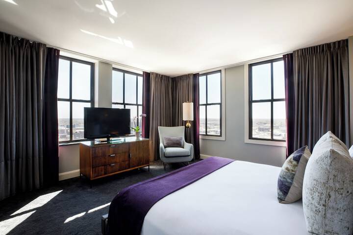 Room 45 of 102