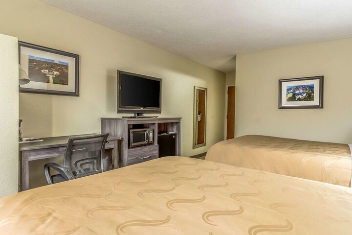 Room 17 of 37