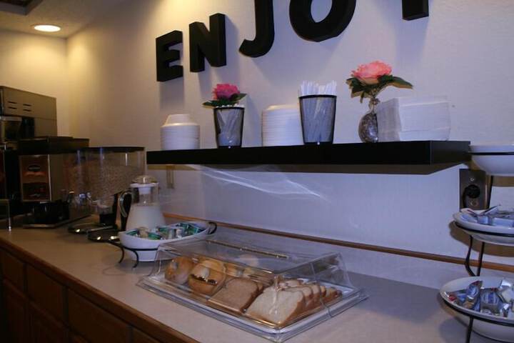 Breakfast/Coffee Service 30 of 37