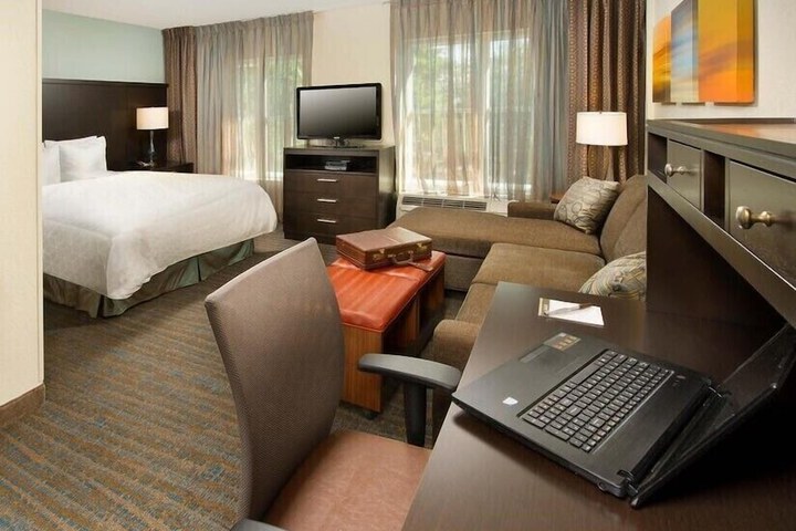 Staybridge Suites Chicago - Glenview by IHG