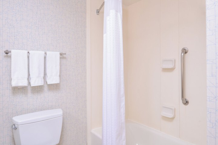 Holiday Inn Express Stockton Southeast by IHG