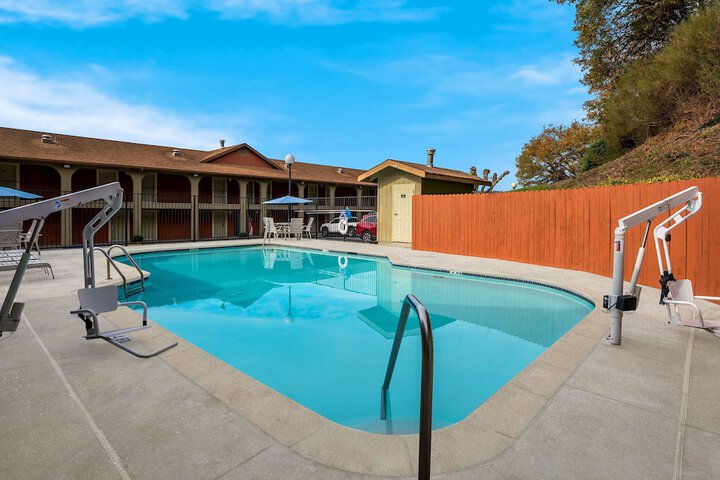 Pool 5 of 30