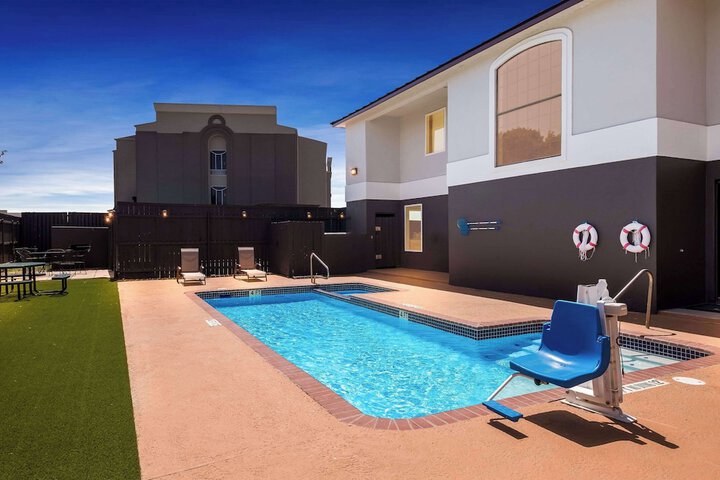 Pool 6 of 37