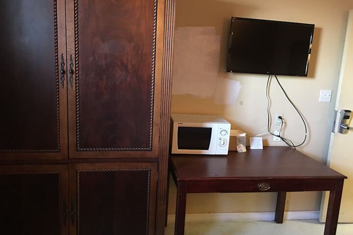 Room 28 of 38