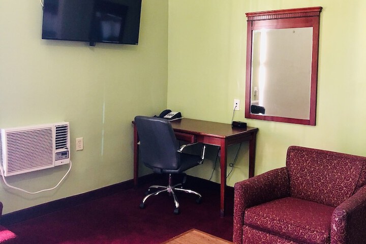 Room 11 of 34