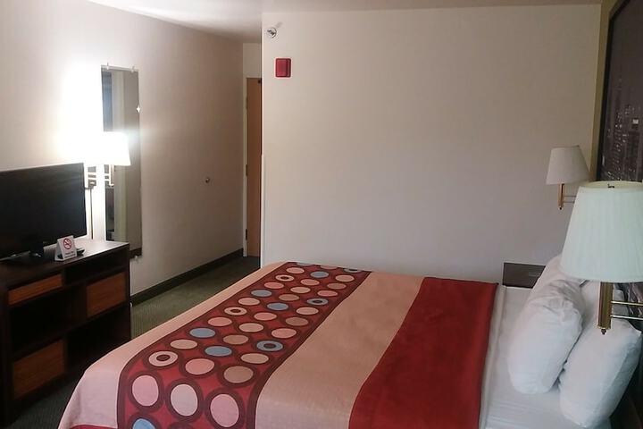 Room 8 of 30