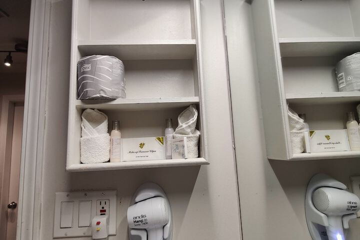 Room 60 of 86