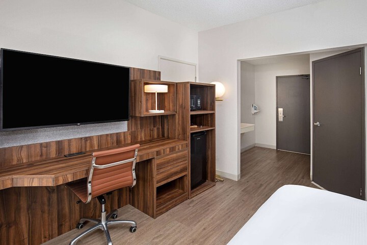 Room 50 of 83