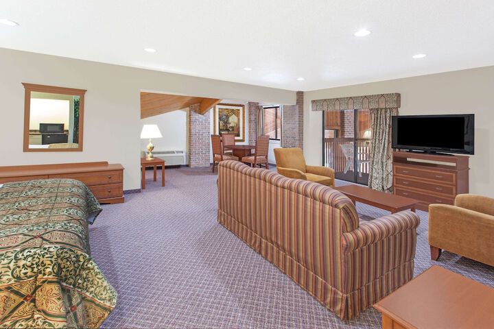 Room 8 of 19