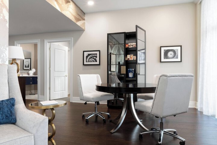 Room 8 of 43