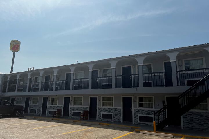 Hotel 3 of 35