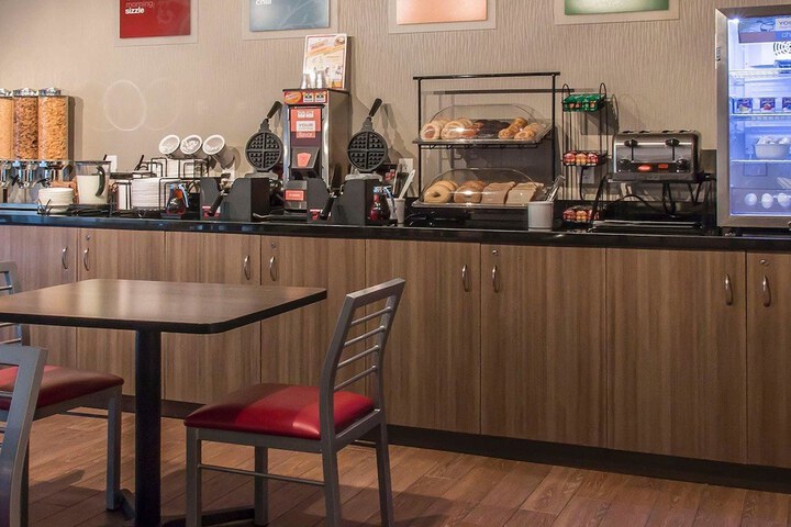 Breakfast/Coffee Service 31 of 43