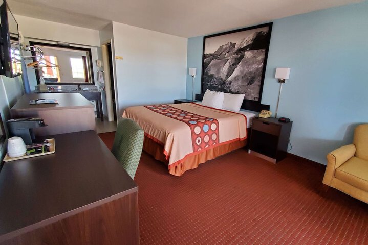 Room 23 of 40
