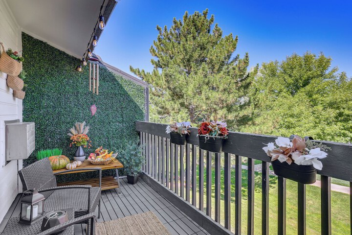 1 Mi to Dtwn: Condo w / Pool Access in Castle Rock