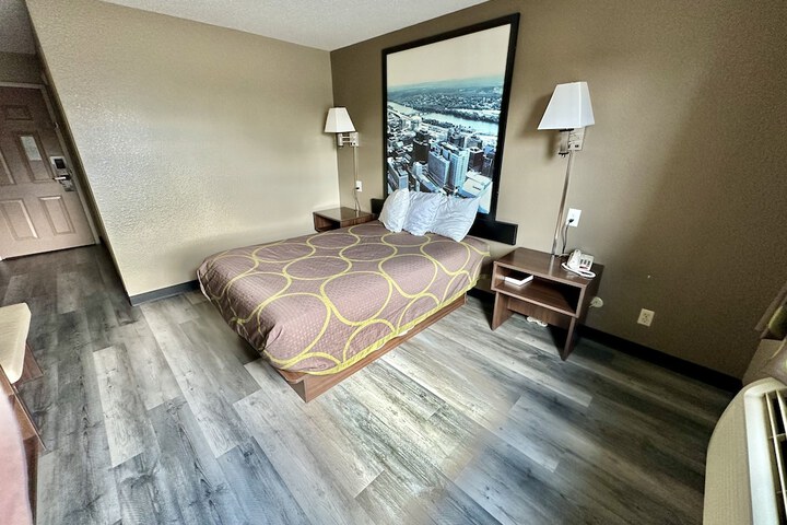 Room 12 of 66