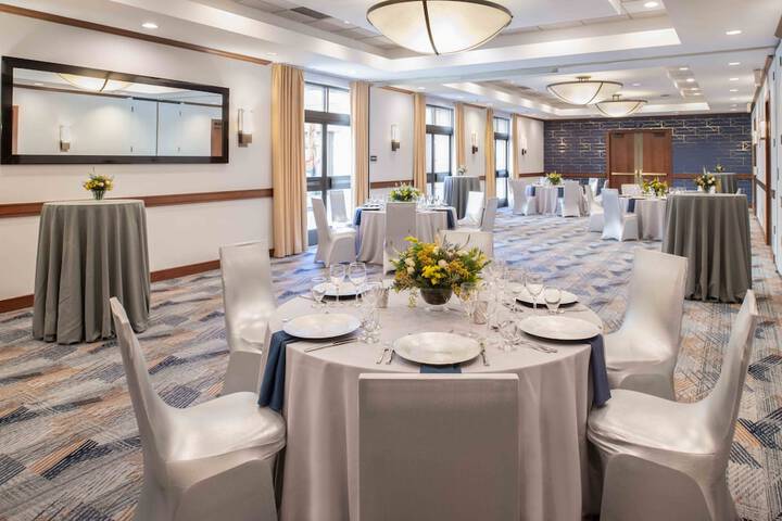 Ballroom/Hall 71 of 74