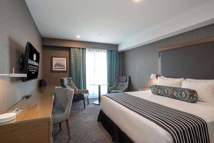 Room 50 of 61