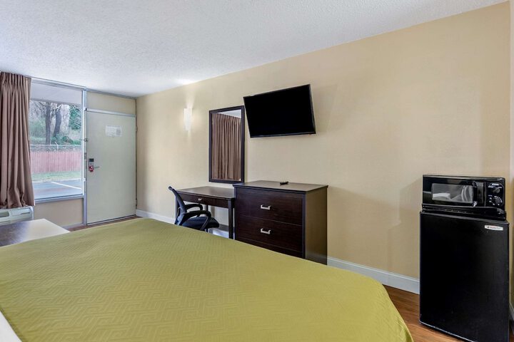 Room 17 of 24