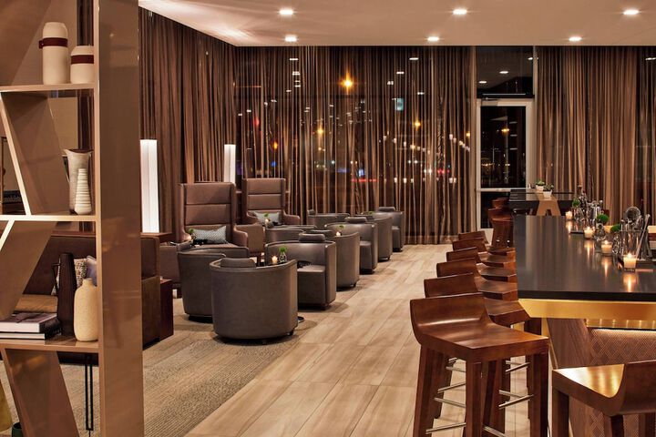 Lounge 40 of 47