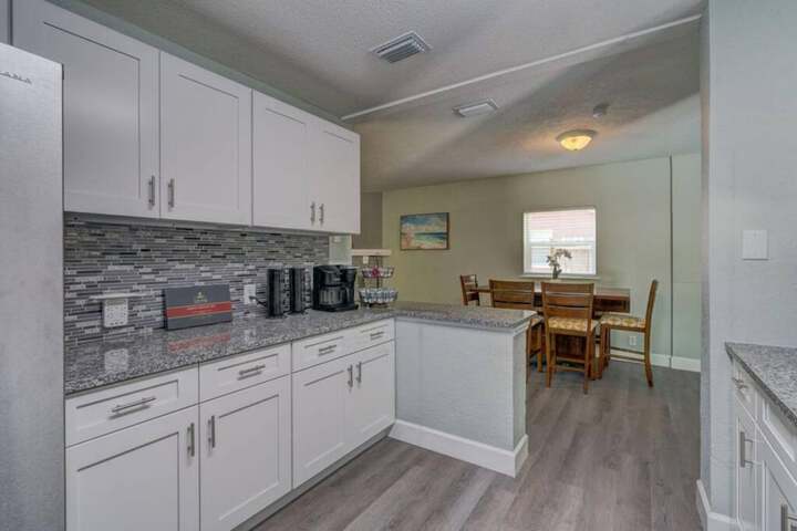 Heated Pool Close to St. Pete Tampa Pet Friendly