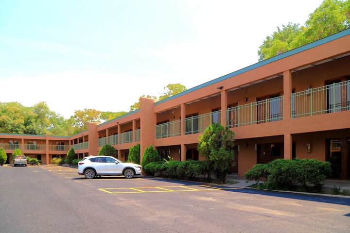 El Sendero Inn an Ascend Collection Hotel