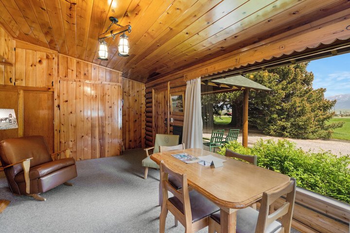 El Western Cabins & Lodges