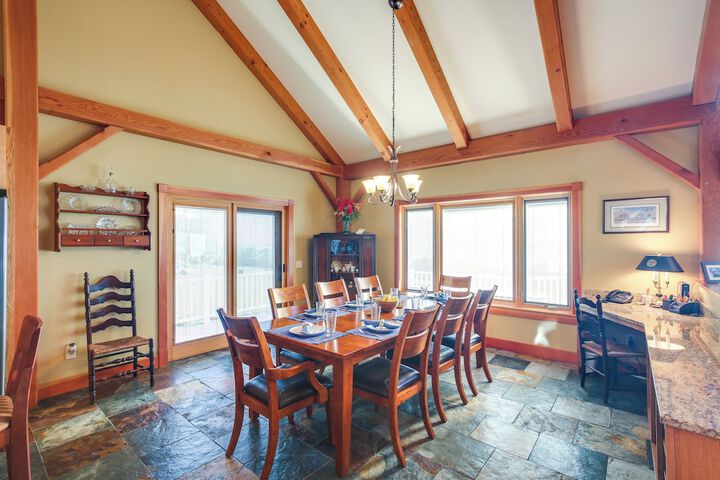 Lake View Champlain Home w / Hot Tub & Sauna!