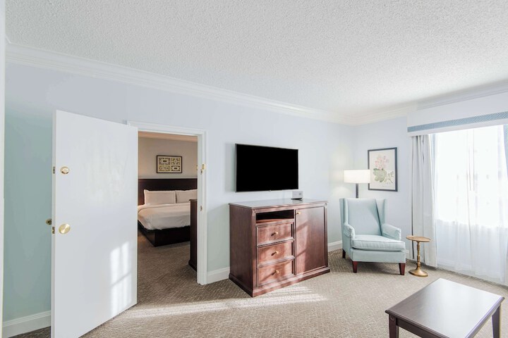 Room 36 of 166