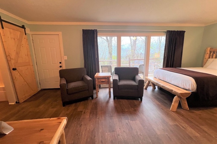 Room 40 of 77