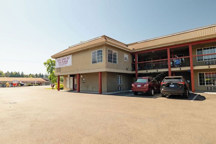 Rose City Inn and Suites