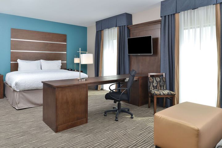 Hampton Inn & Suites Des Moines Downtown