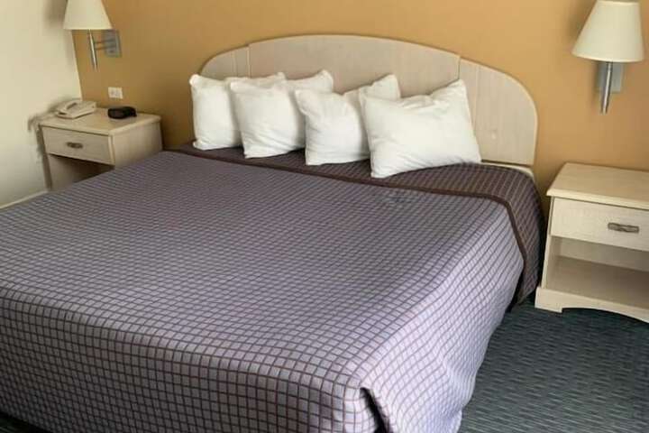Room 16 of 25