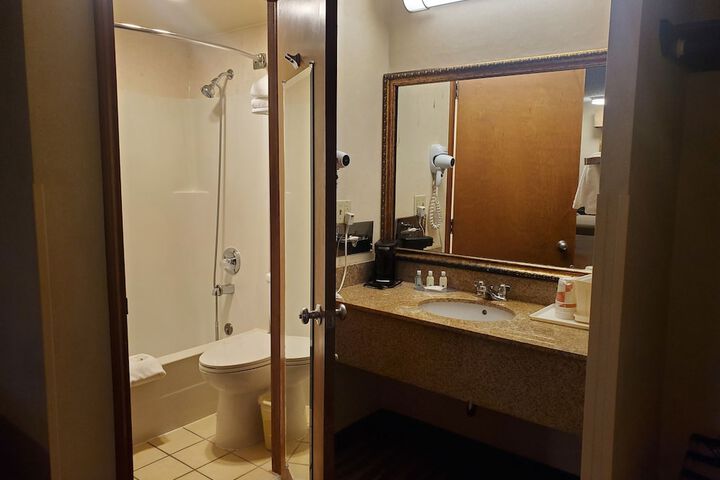 Room 17 of 40