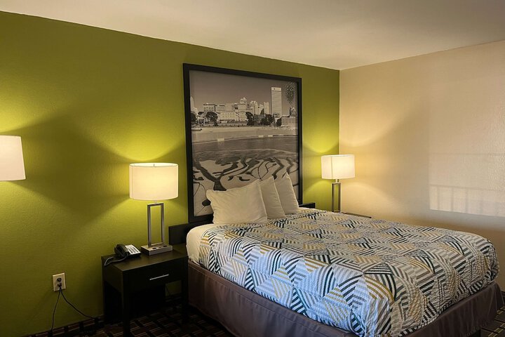 Room 16 of 33