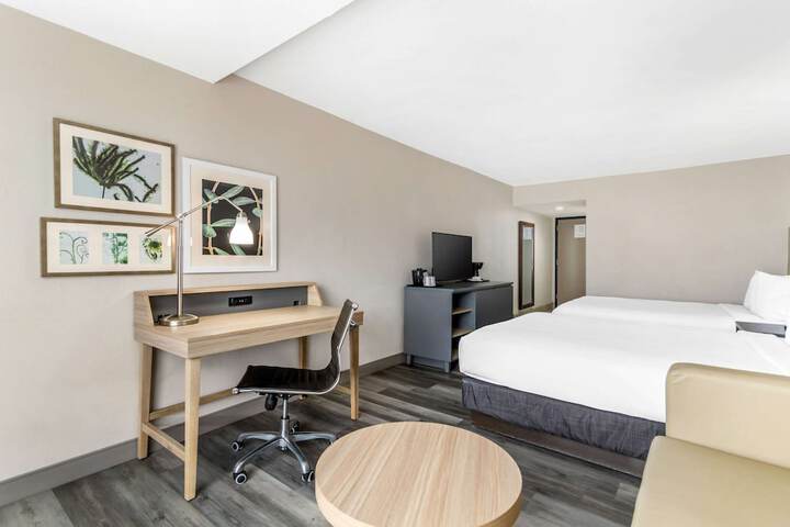 Room 32 of 54