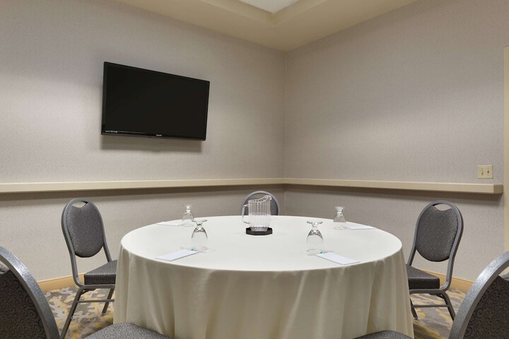 Embassy Suites by Hilton Newark Wilmington South