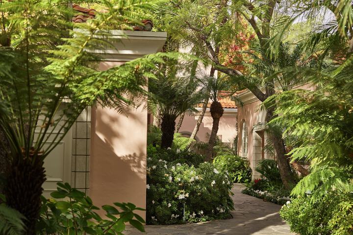 Hotel Exterior 142 of 153