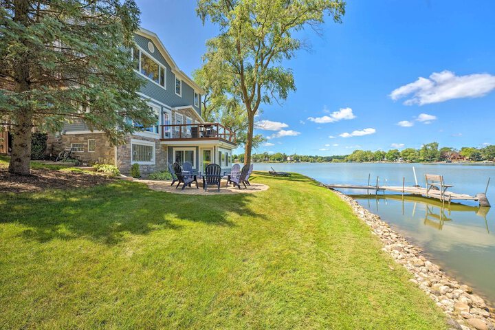 Lakefront Oasis w / Boat Dock Fire Pit, Grill