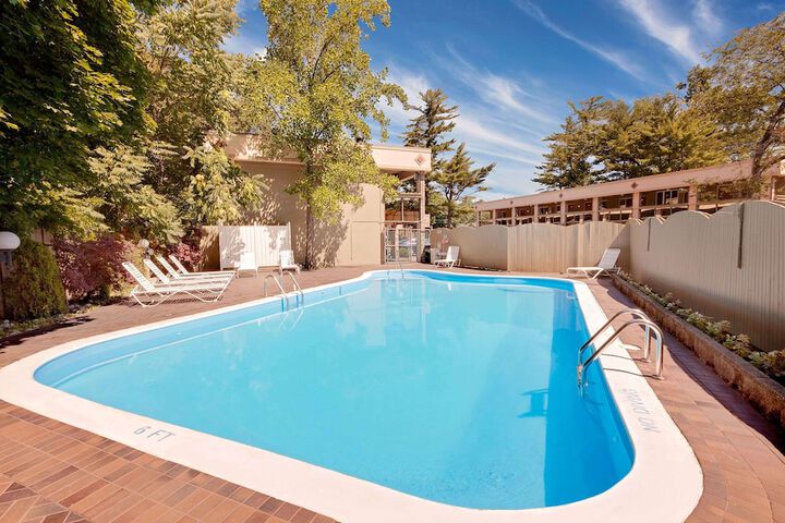 Pool 2 of 18