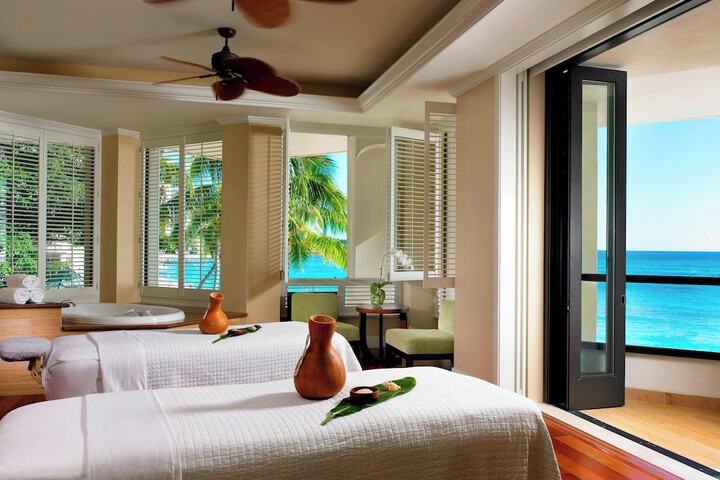 Moana Surfrider a Westin Resort & Spa, Waikiki Beach