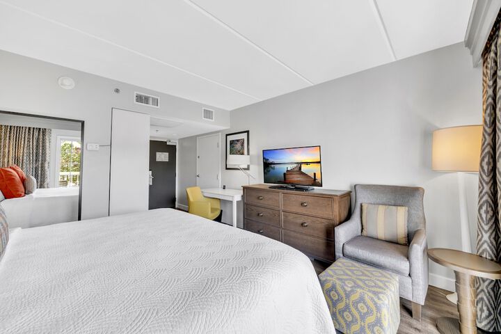 Room 33 of 100