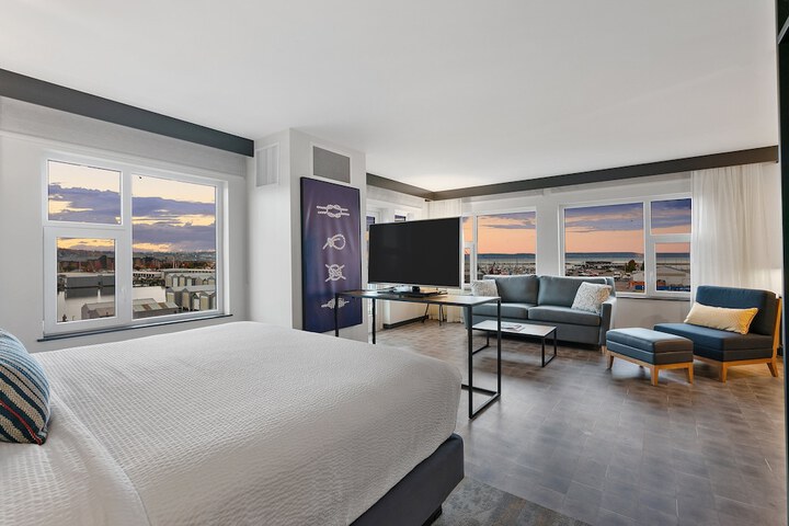 Hotel Indigo Everett - Waterfront Place by IHG