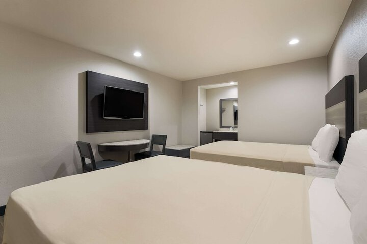Room 16 of 26