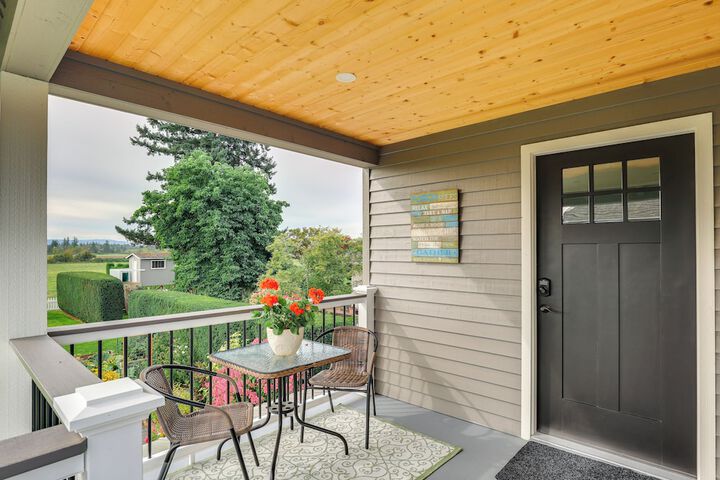 Idyllic Enumclaw Studio w / Mount Rainier Views