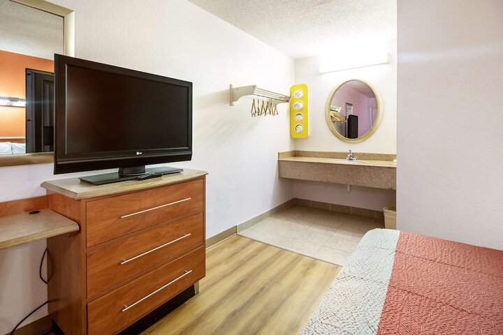 Room 17 of 22