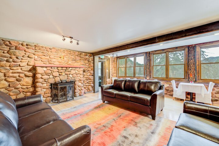 The Green Mountain Falls Lodge