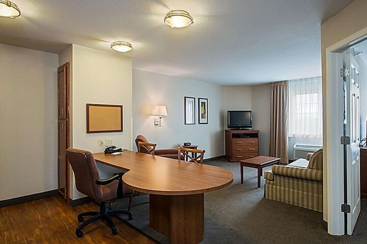 Room 17 of 38