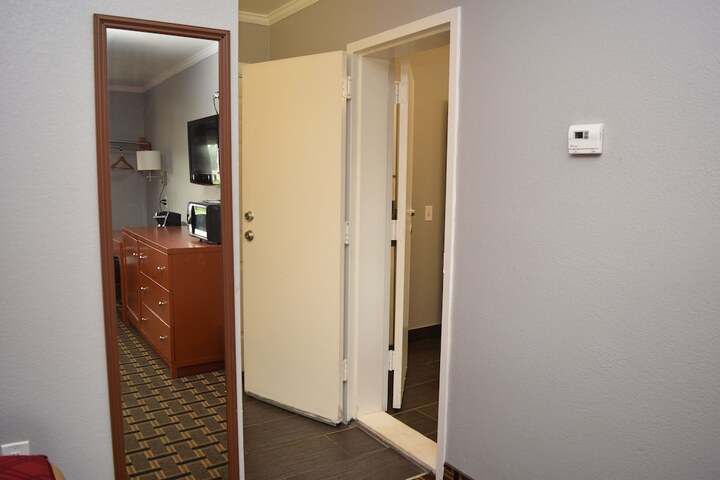 Room 13 of 26