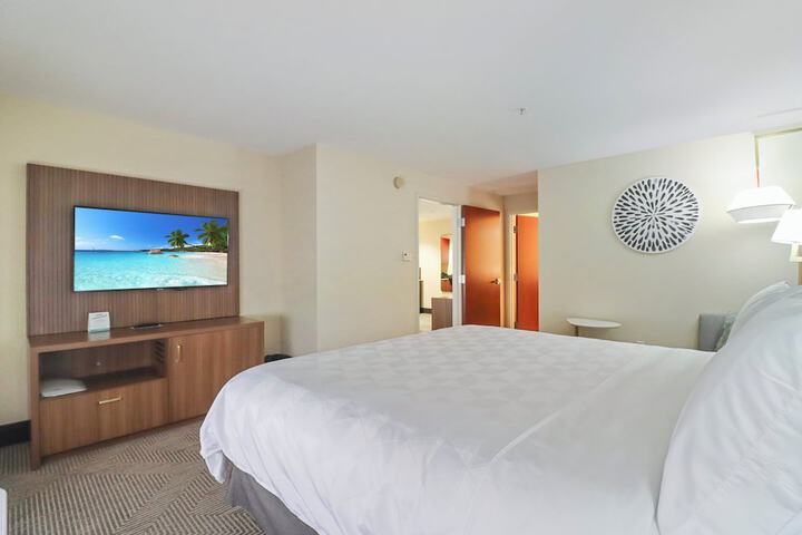 Room 16 of 40