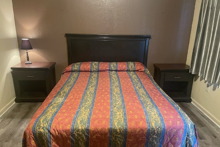 Room 8 of 12